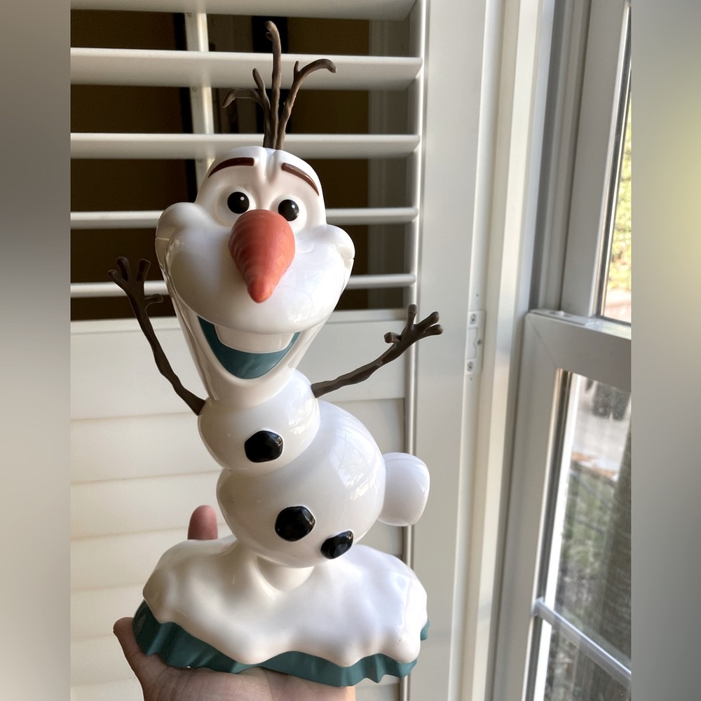 Disney Parks Olaf sipper